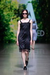 Modenschau von Anna LED — Riga Fashion Week AW22/23 (Looks: schwarzes Kleid)