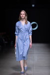 Pokaz Ivo Nikkolo — Riga Fashion Week AW22/23 (ubrania i obraz: sukienka błękitna, półbuty błękitne)