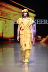 Modenschau von Selina Keer — Riga Fashion Week AW22/23 (Looks: gelbe Baskenmütze)