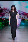 Pokaz Selina Keer — Riga Fashion Week AW22/23 (ubrania i obraz: beret czarny, kombinezon czarny)
