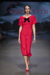Pokaz Selina Keer — Riga Fashion Week SS23 (ubrania i obraz: sukienka czerwona, półbuty czerwone)