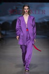 Desfile de Selina Keer — Riga Fashion Week SS23 (looks: traje de pantalón violeta)