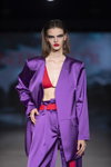 Показ Selina Keer — Riga Fashion Week SS23 (наряди й образи: фіолетовий брючний костюм)