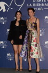 Ana de Armas und Julianne Nicholson. Filmfestspiele von Venedig 2022