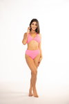 Lookbook de trajes de baño de JAMS by Jillian 2022 (looks: bañador rosa)