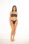 Lookbook strojów kąpielowych JAMS by Jillian 2022 (ubrania i obraz: bikini czarne)