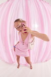 Kampania Primark HS 2022 (ubrania i obraz: sukienka mini różowa)