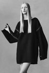 Кампания The Garment SS 2022 (наряды и образы: чёрное платье-джемпер)