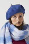 Veritas Hiver 22/23 campaign (looks: blue beret, blue and white scarf)