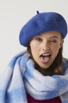 Veritas Hiver 22/23 campaign (looks: blue beret, blue and white scarf)