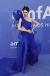 Коко Роша. amfAR Gala Канны 2023 (наряды и образы: синее вечернее платье)
