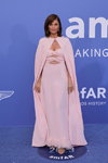 Helena Christensen. amfAR Gala Cannes 2023 (ubrania i obraz: suknia wieczorowa różowa)