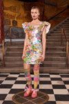 Показ Helmstedt — Copenhagen Fashion Week AW23 (наряды и образы: разноцветное платье, полосатые разноцветные гольфины)