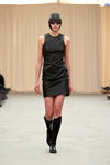 Показ Remain — Copenhagen Fashion Week AW23 (наряды и образы: чёрное платье мини)
