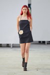 Показ The Garment — Copenhagen Fashion Week AW23 (наряды и образы: чёрное платье мини, серые носки)