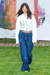 Pokaz MUNTHE — Copenhagen Fashion Week SS24 (ubrania i obraz: jeansy niebieskie)
