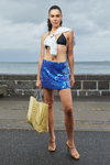 Pokaz Saks Potts — Copenhagen Fashion Week SS24 (ubrania i obraz: strój kąpielowy czarny, spódnica mini niebieska)