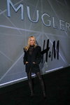 Pamela Anderson. Modenschau von H&M / Mugler