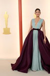 Моника Барбаро. Церемония открытия — Оскар 2023 (наряды и образы: голубое вечернее платье с декольте)