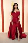 Rosalie Chiang. Церемония открытия — Оскар 2023 (наряды и образы: красное вечернее платье с разрезом)