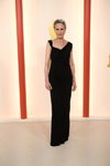 Andie MacDowell. Ceremonia de apertura — Premios Óscar 2023 (looks: vestido de noche negro)