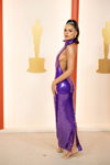 Ceremonia de apertura — Premios Óscar 2023 (looks: vestido de noche violeta)