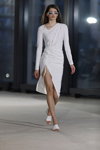 Показ Diana Arno — Riga Fashion Week AW23/24 (наряды и образы: белое платье)
