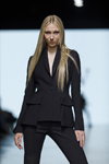 Pokaz IVETA VECMANE — Riga Fashion Week AW23/24 (ubrania i obraz: spodnium czarne)