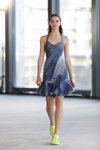 Показ Mild Power — Riga Fashion Week AW23/24 (наряди й образи: блакитна джинсова сукня міні)