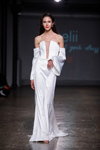 Desfile de Amelii — Riga Fashion Week SS24 (looks: vestido de novia blanco)