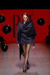 Показ BAE by Katya Shehurina — Riga Fashion Week SS24 (наряды и образы: чёрные прозрачные колготки, чёрные туфли, чёрное платье-жакет)