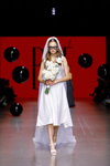 Показ BAE by Katya Shehurina — Riga Fashion Week SS24 (наряды и образы: белая фата, белое свадебное платье, белые босоножки)
