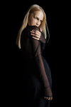 Lil´Kreets. Kampania Bershka (ubrania i obraz: sukienka czarna, blond (kolor włosów))