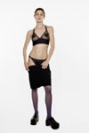 Kampania bielizny Chantelle X SS23 (ubrania i obraz: figi czarne przejrzyste, biustonosz czarny przejrzysty, spódnica czarna, rajstopy czarne)