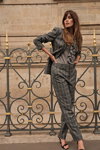 MOS MOSH SS 23 campaign (looks: grey checkered pantsuit, grey blouse with jabot, black sandals)