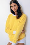 Lookbook RAFF SS 23 (ubrania i obraz: pulower żółty)