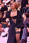 NUDE & DEEP. Etam Live Show 2024 (looks: medias con banda de encaje negras)