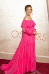 Rita Wilson. Eröffnung — Oscarverleihung 2025 (Looks: Fuchsia Abendkleid)