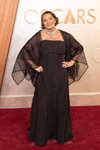 Suzanne Stokes-Munton. Eröffnung — Oscarverleihung 2025 (Looks: schwarzes Abendkleid)