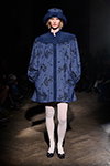 Показ Caro Editions — Copenhagen Fashion Week AW26 (наряды и образы: белые колготки в горошек)