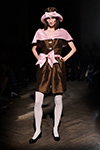 Показ Caro Editions — Copenhagen Fashion Week AW26 (наряды и образы: белые колготки в горошек)
