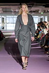 Показ Forza Collective — Copenhagen Fashion Week AW26 (наряды и образы: серое вечернее платье с декольте, чёрные босоножки)