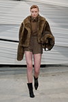 Modenschau von HERSKIND — Copenhagen Fashion Week AW26 (Looks: braunes Top, braune karierte Shorts, schwarze Stiefeletten)