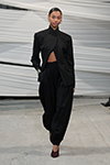 Показ HERSKIND — Copenhagen Fashion Week AW26 (наряды и образы: чёрный жакет, чёрные брюки)