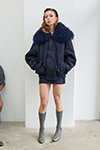 Презентация SSON — Copenhagen Fashion Week AW26 (наряды и образы: серые трикотажные гольфы, серые туфли, синяя куртка)