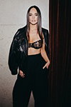 Гости и артисты — Etam - House of icons