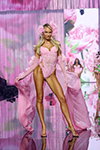 Кэндис Свейнпол. Spring Awakening — Victoria’s Secret Fashion Show 2026
