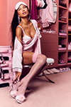 Адрыяна Ліма. The VS Icon Shoppe. Кампанія бялізны Victoria's Secret (нарады і вобразы: ружовыя гальфіны)